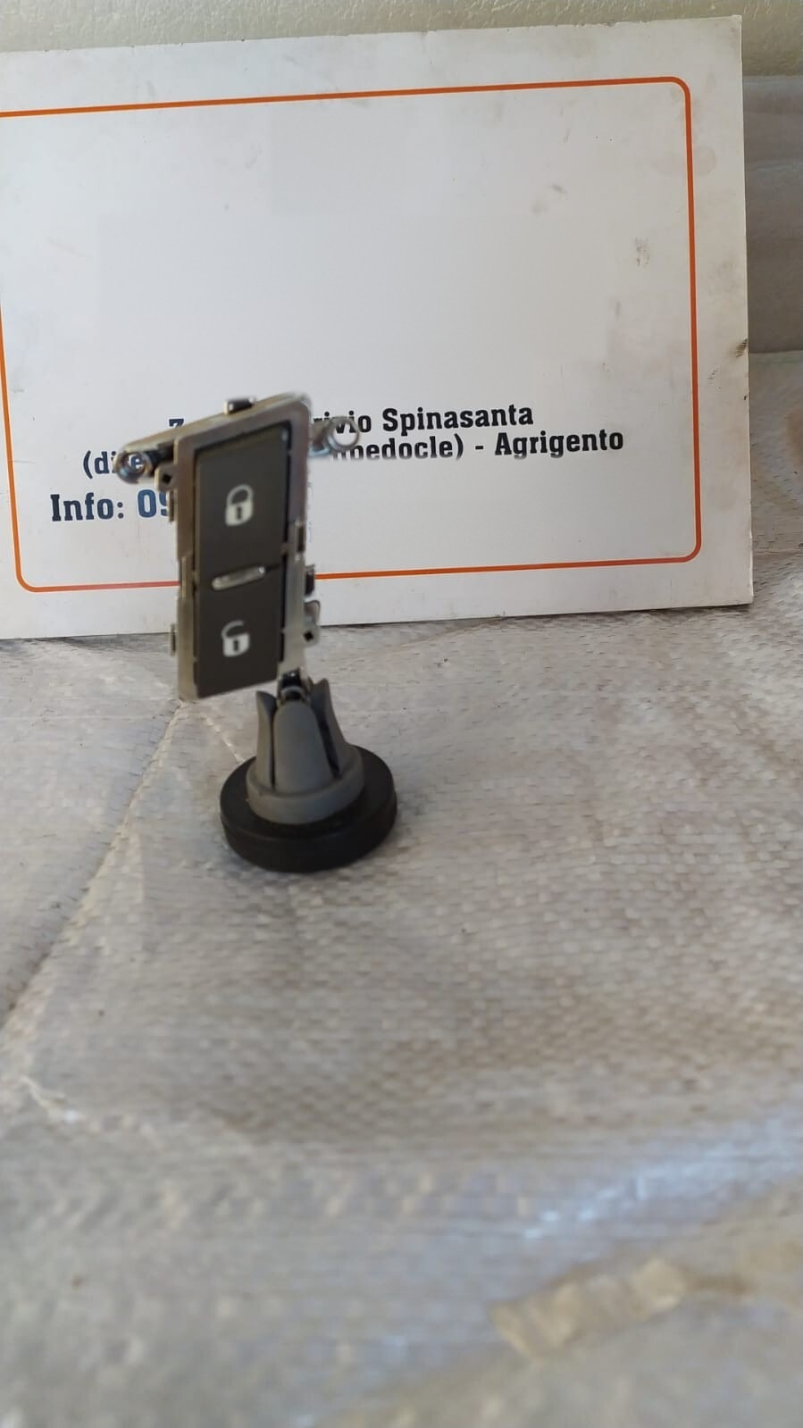 pulsante interruttore apertura chiusura blocco porte sinistro - Immagine 1 di 3
