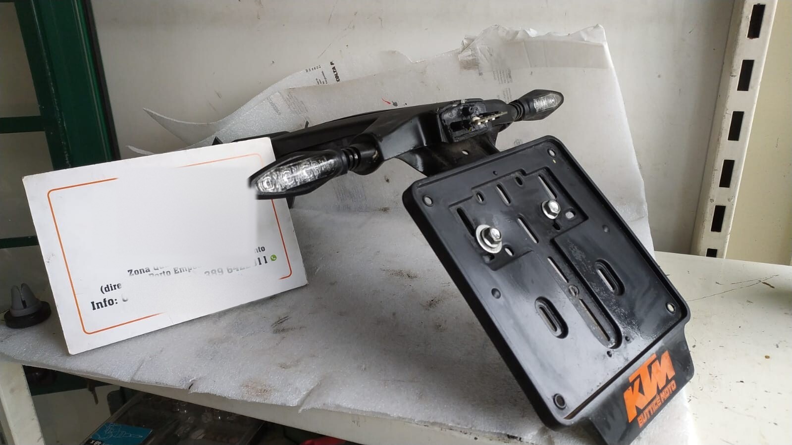 Porta Targa Codone Con Frecce Posteriore Usato