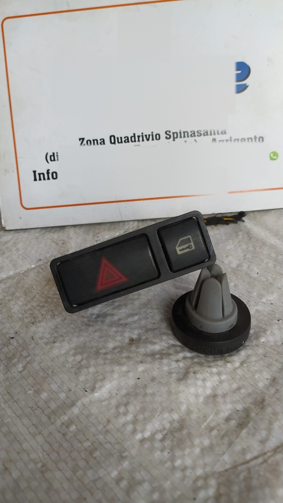 interruttore pulsante quattro 4 frecce tasto lock - Immagine 1 di 4