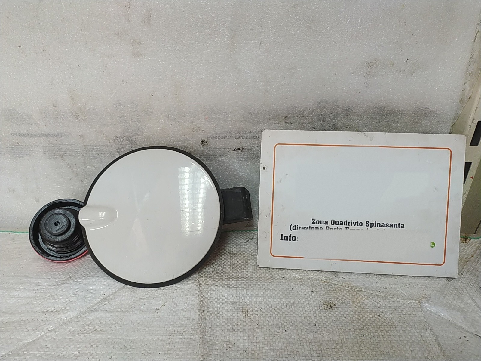 Sportello carburante - Immagine 1 di 5