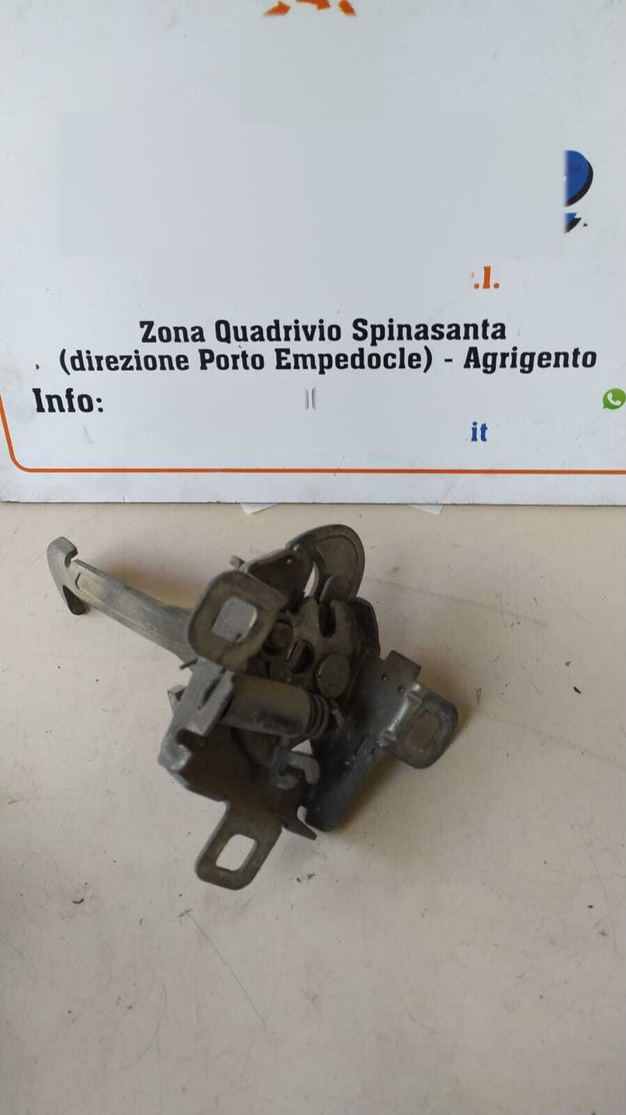 serratura cofano ant. - Immagine 1 di 2