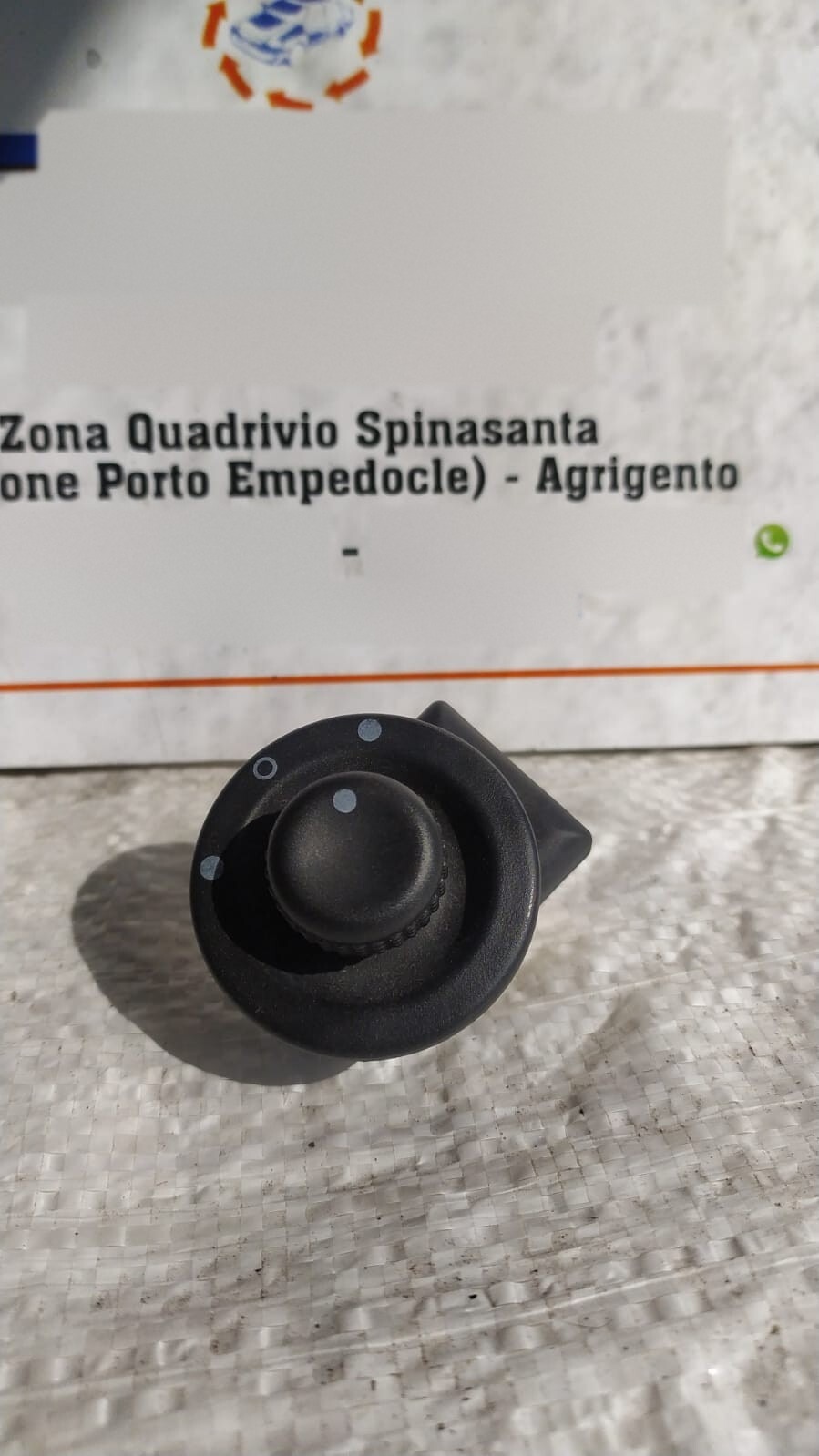 Interruttore regolazione retrovisore est. - Immagine 1 di 5