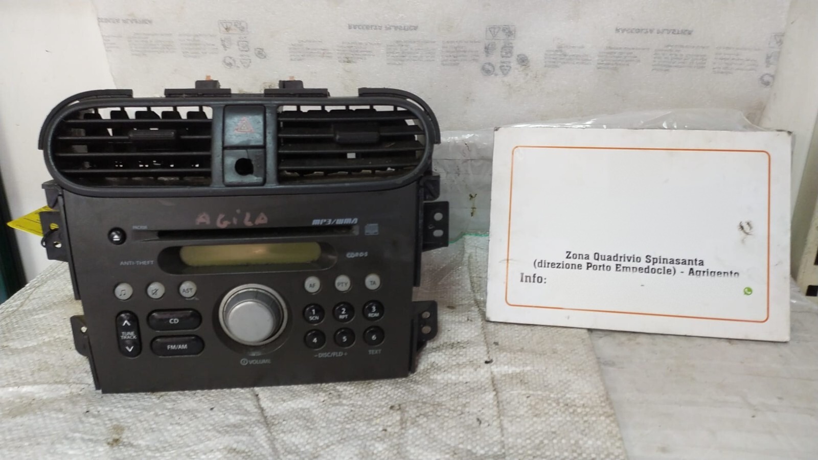 Autoradio Stereo Lettore Cd Bocchetta Aria Centrale Opel AGILA (H08) (01/08>) Usato