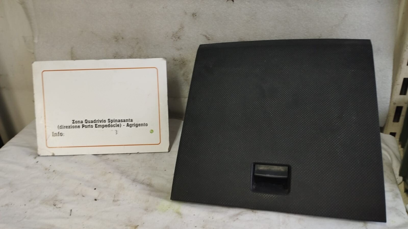 sportellino cassetto vano portaoggetti - Immagine 1 di 6