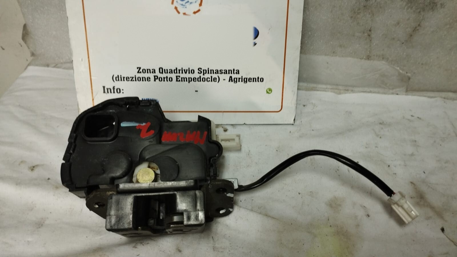 serratura cofano post. - Immagine 1 di 6