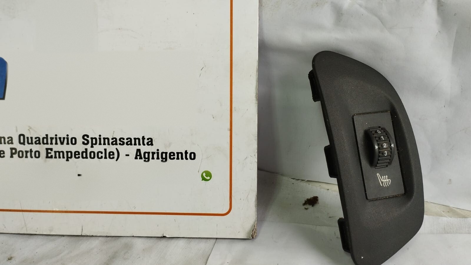 pulsante interruttore regolazione riscaldamento sedile destro - Immagine 1 di 4