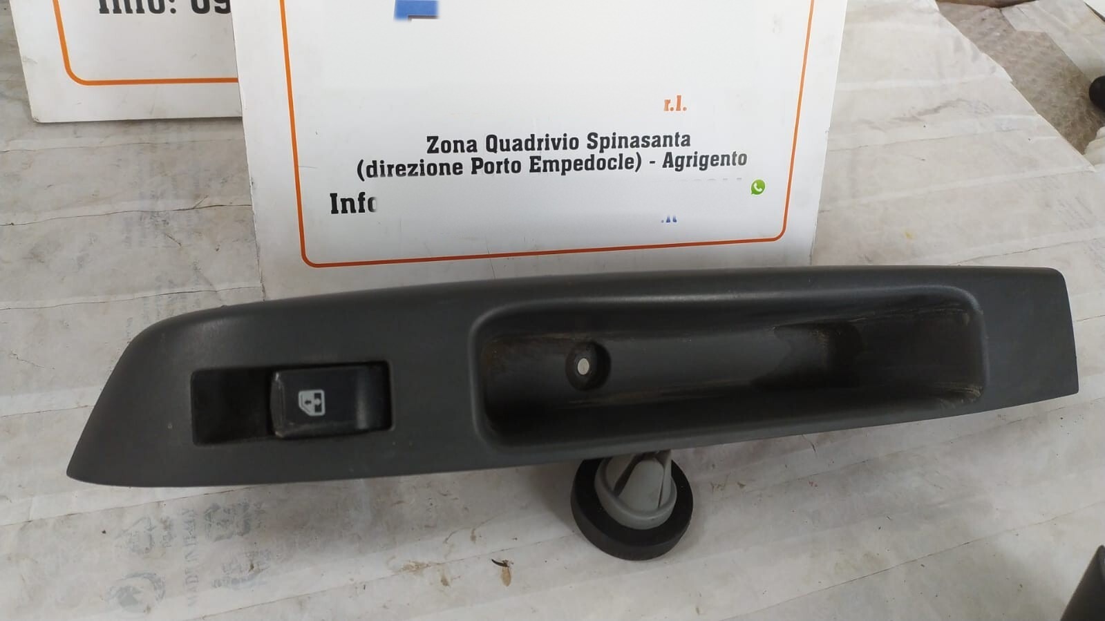 Interruttore alzacristalli porta post. Sinistro - Immagine 1 di 5