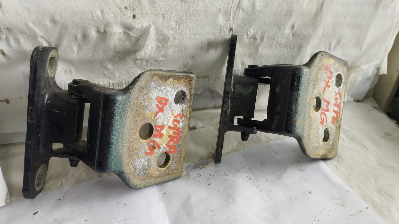 cerniera porta ant. destro - Immagine 1 di 4