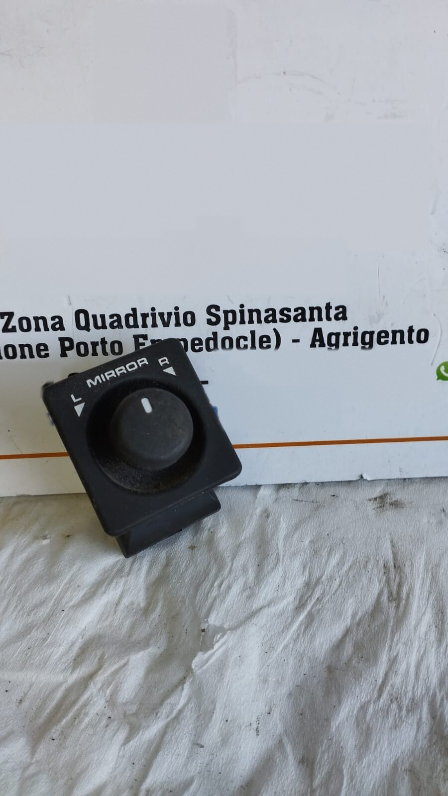 Interruttore regolazione retrovisore est. - Immagine 1 di 4