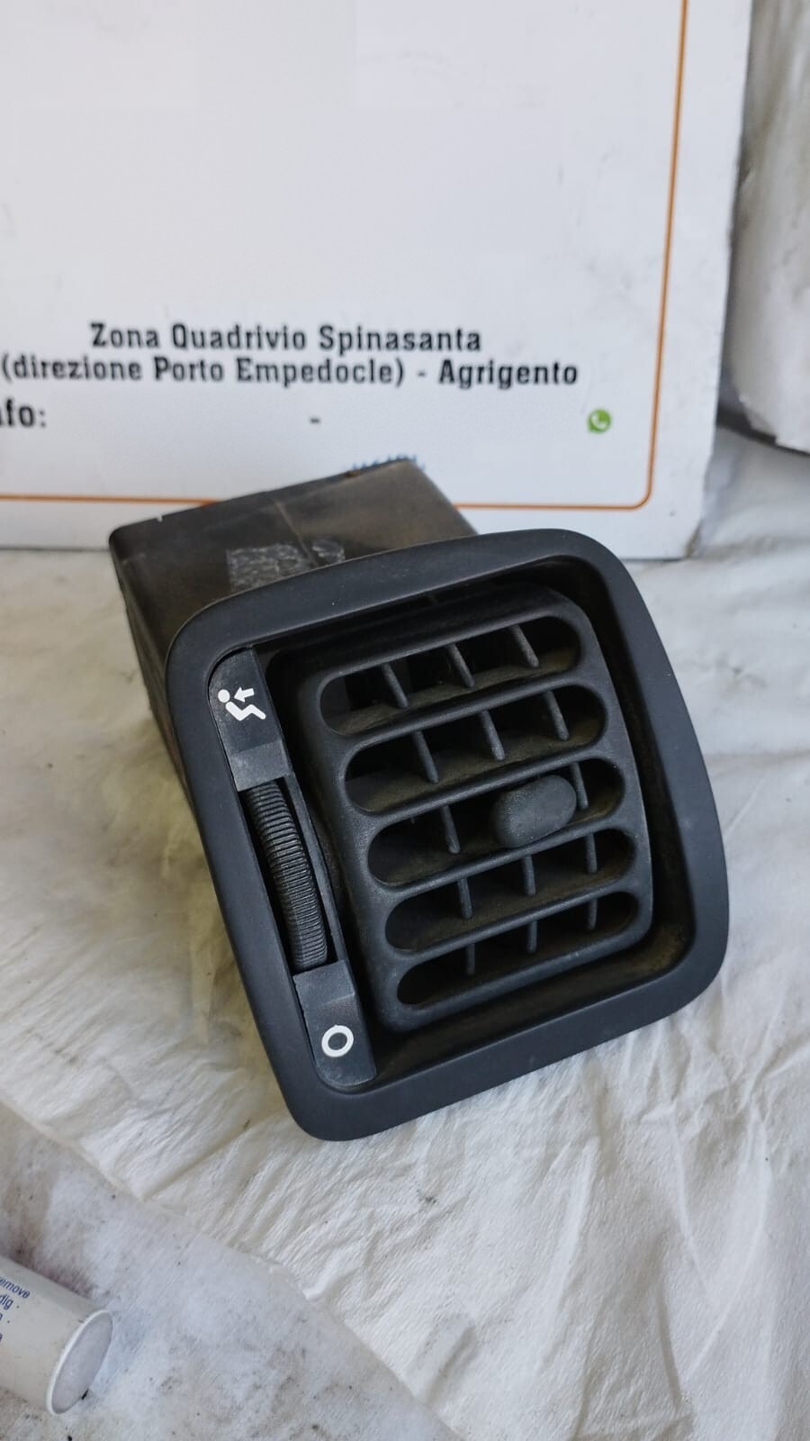 bocchetta aria anteriore destro - Immagine 1 di 4
