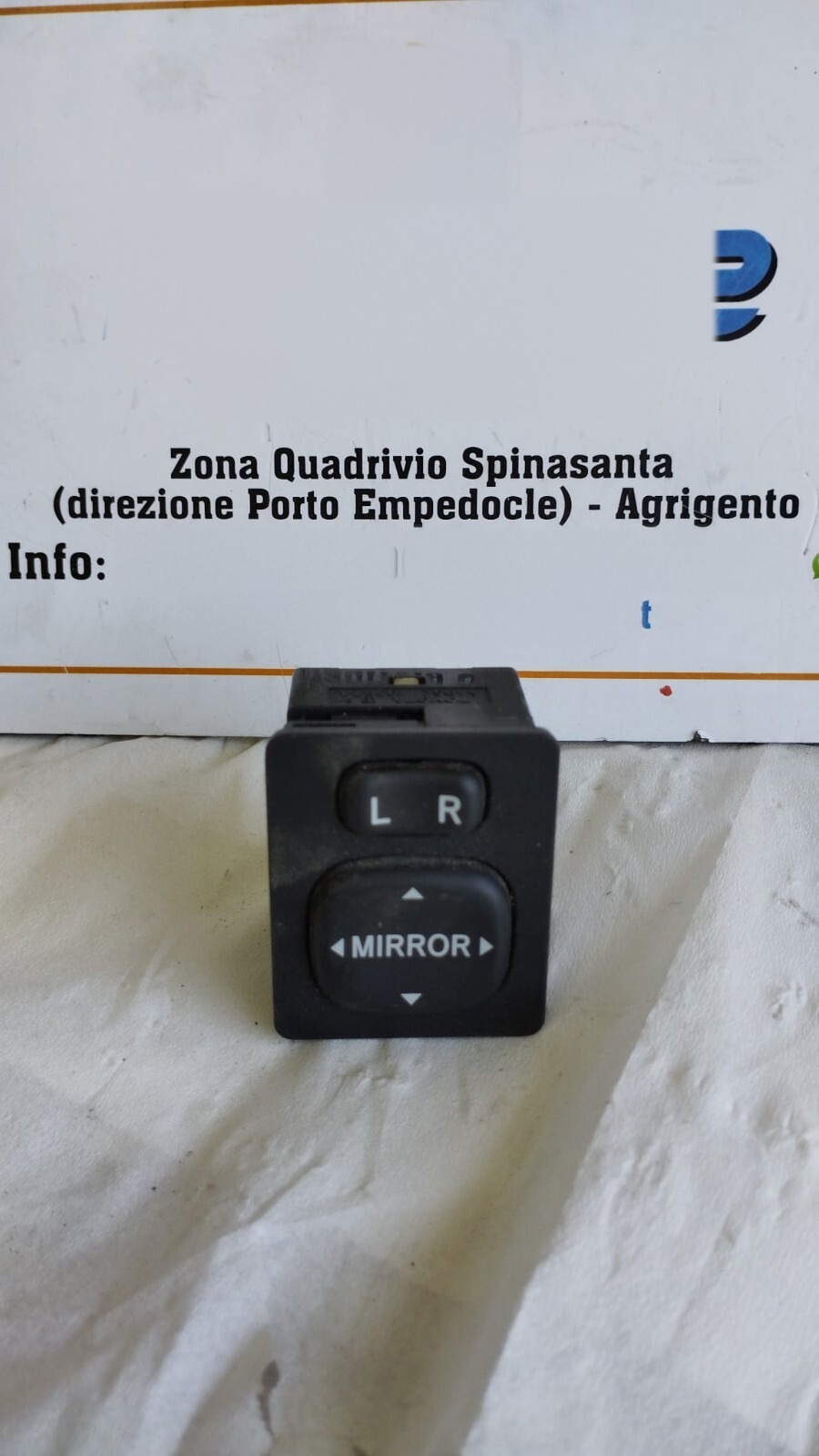 Interruttore regolazione retrovisore est. - Immagine 1 di 4