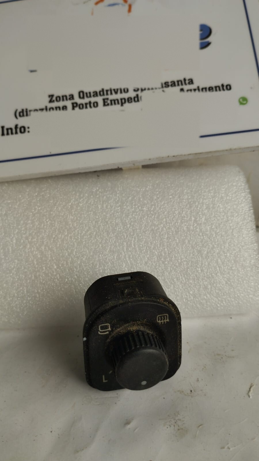 Interruttore regolazione retrovisore est. - Immagine 1 di 5