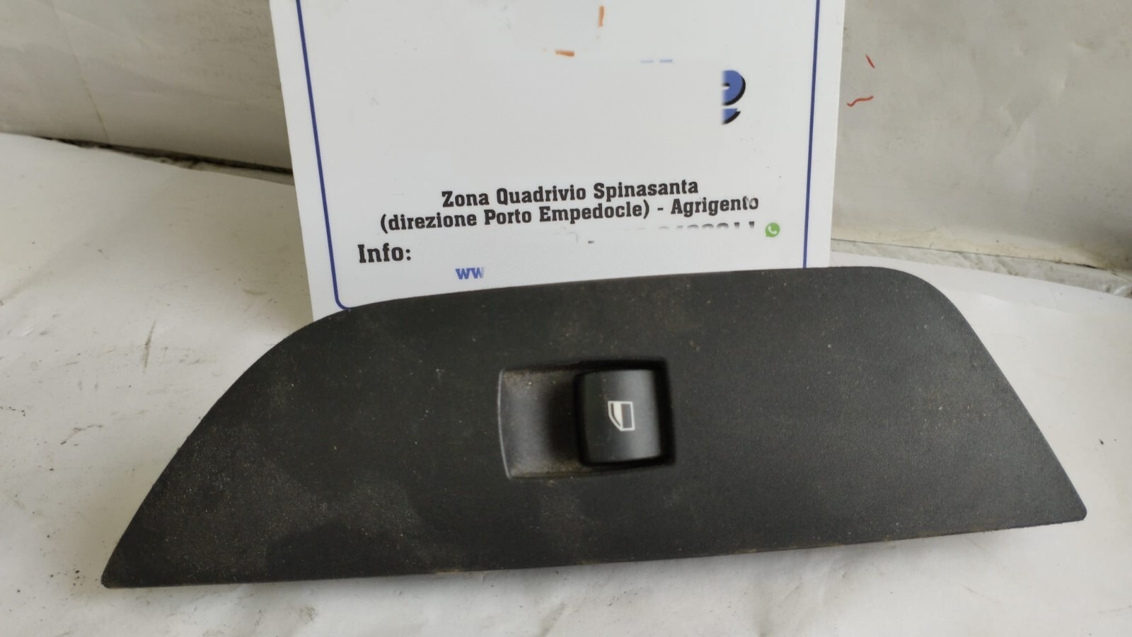 Interruttore alzacristalli porta post. Sinistro - Immagine 1 di 5