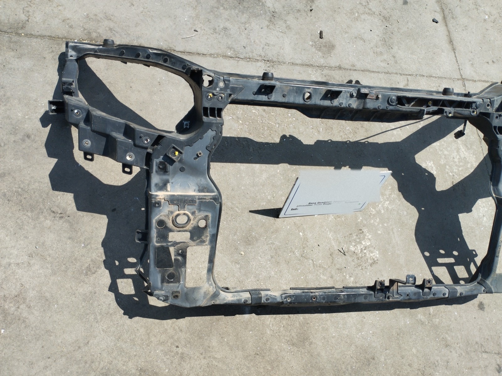 traversa batticofano rivestimento calandra anteriore - Immagine 1 di 12