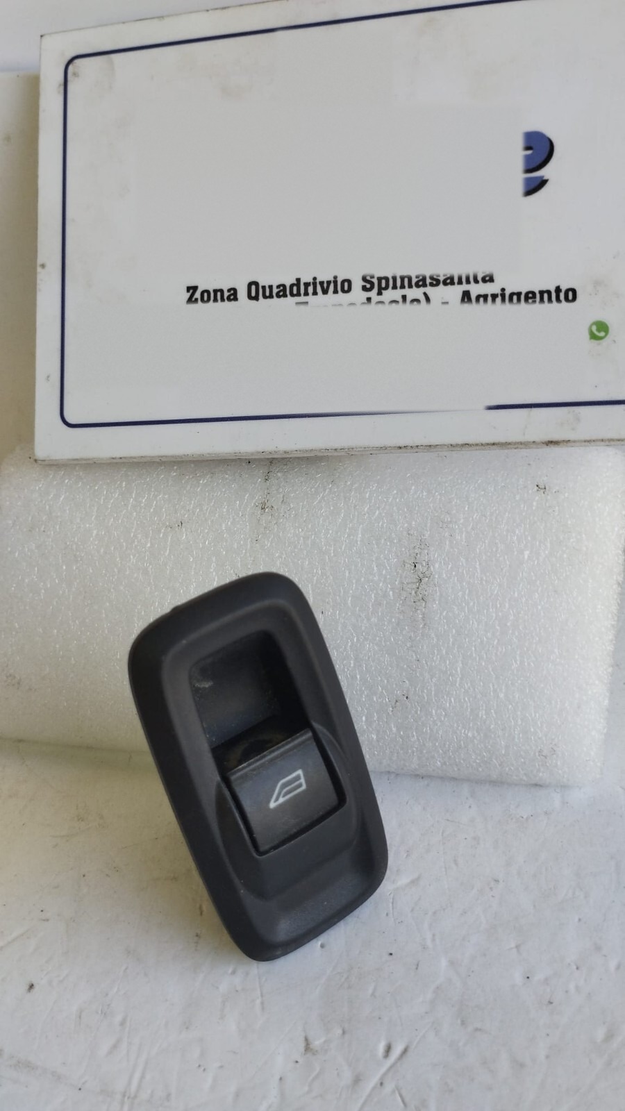Interruttore alzacristalli porta post. Sinistro - Immagine 1 di 5
