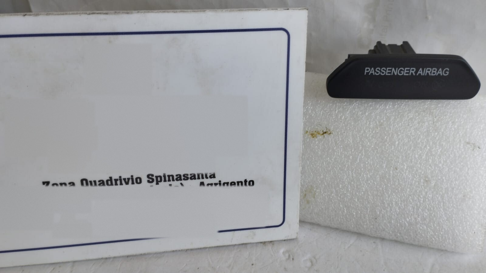 Interruttore disinserimento airbag passeggero - Immagine 1 di 4
