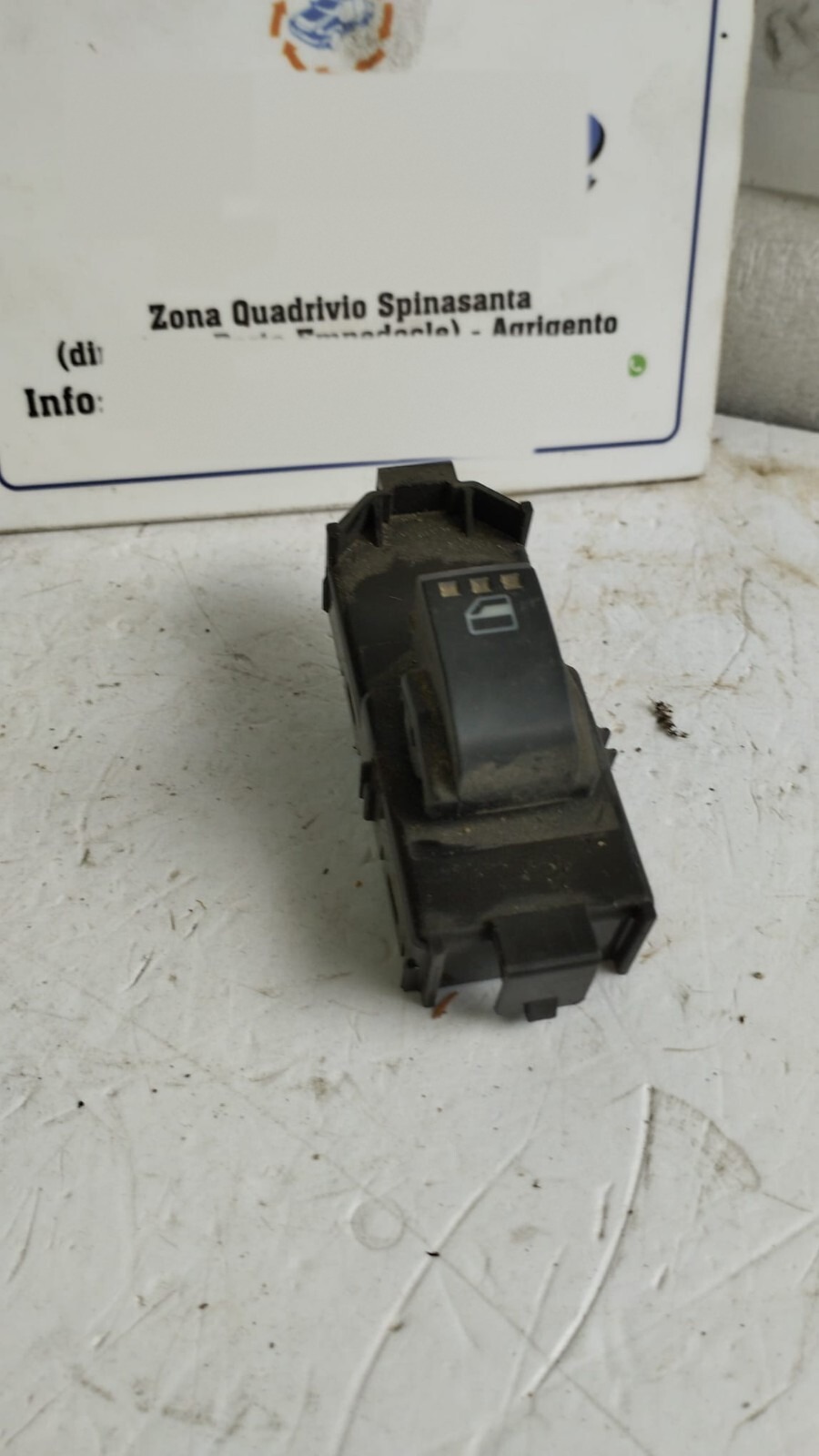 Interruttore alzacristalli porta post. Sinistro - Immagine 1 di 5