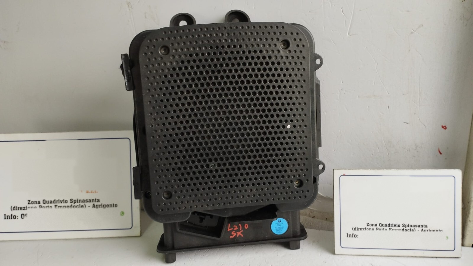 subwoofer altoparlante sotto sedile anteriore sinistro - Immagine 1 di 5