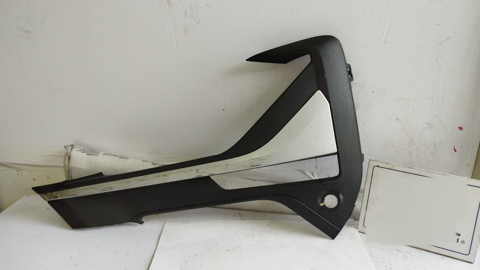 modanatura rivestimento paraurti anteriore sinistro - Immagine 1 di 6