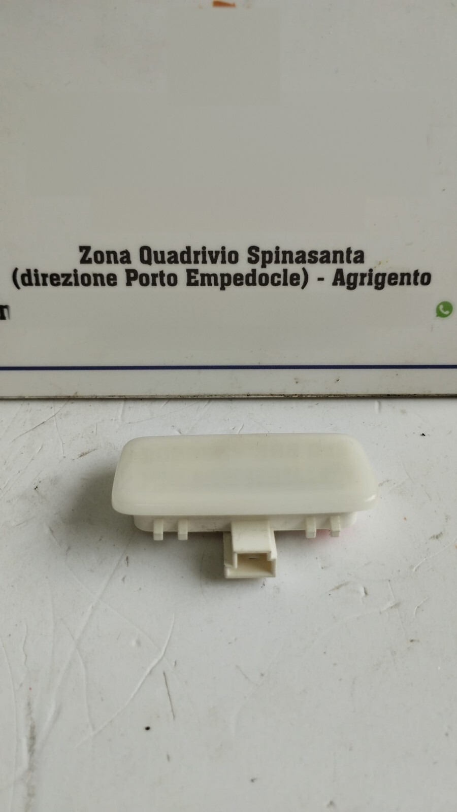 plafoniera luce aletta parasole - Immagine 1 di 4