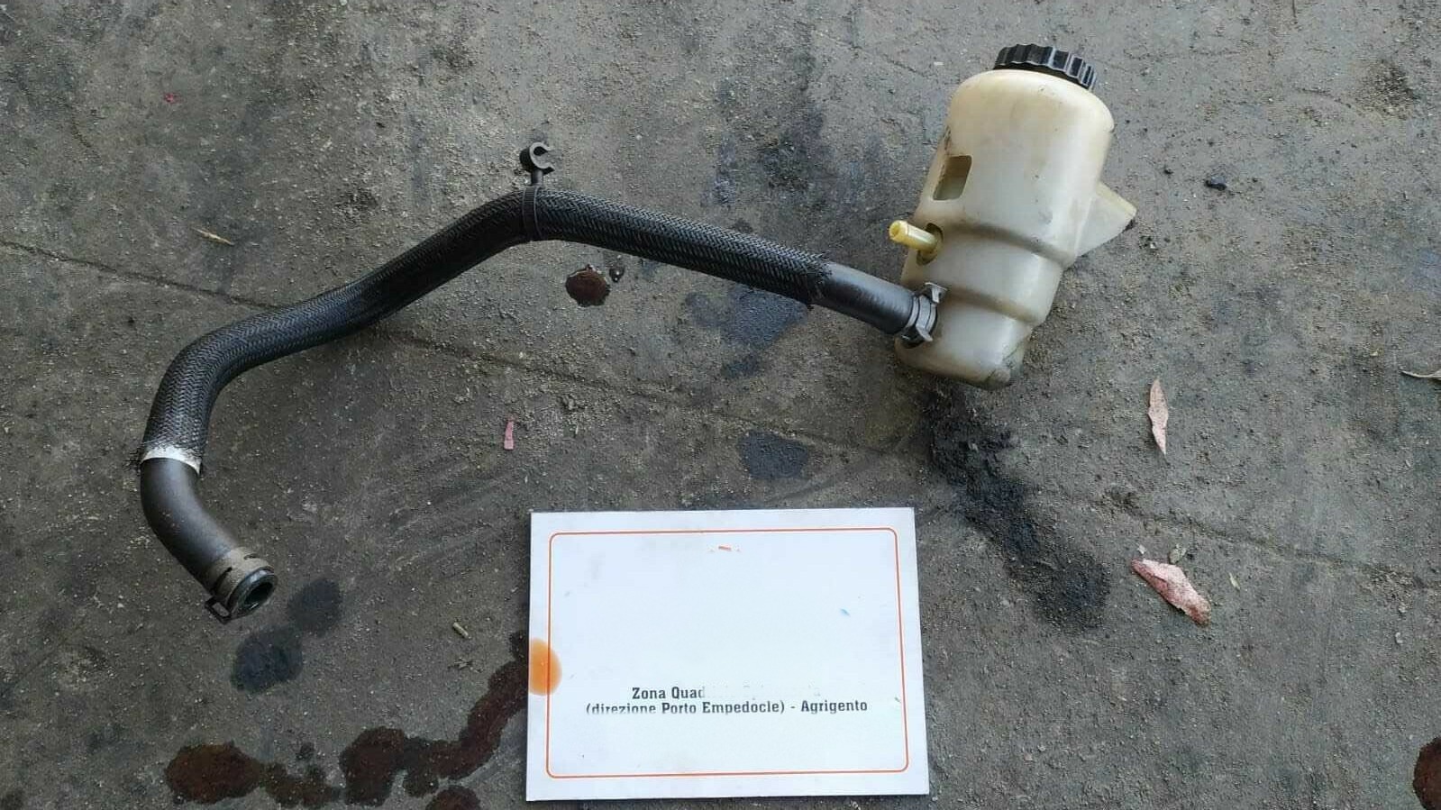 vaschetta serbatoio olio servosterzo idroguida con tubo manicotto - Immagine 1 di 2