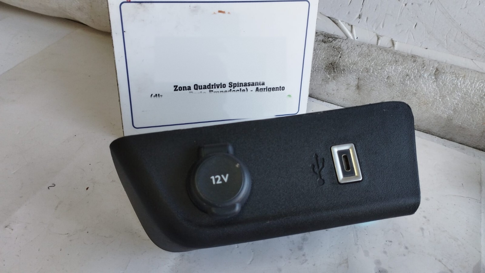 ingresso porta usb presa 12v - Immagine 1 di 6