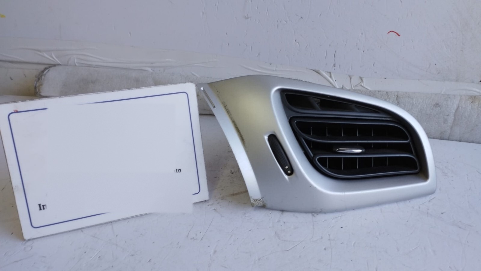 bocchetta aria cornice rivestimento cruscotto destro - Immagine 1 di 6