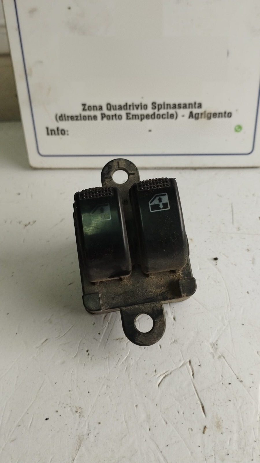 Interruttore alzacristalli porta ant. Sinistro - Immagine 1 di 6