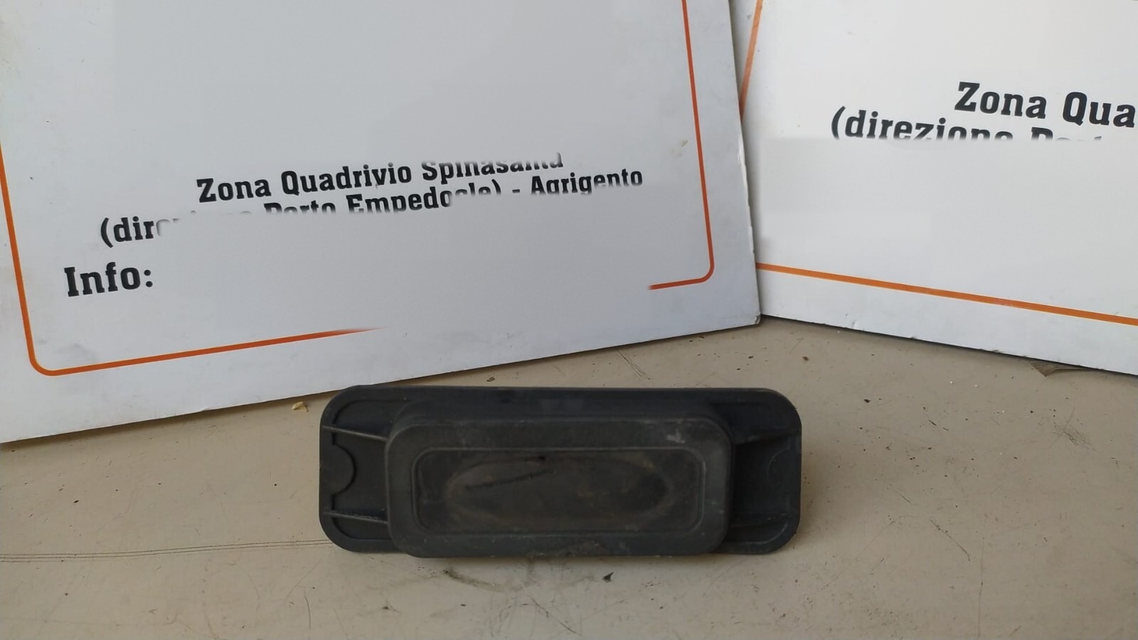 Maniglia Interruttore Pulsante Apertura Baule Cofano Posteriore (Renault) Usato