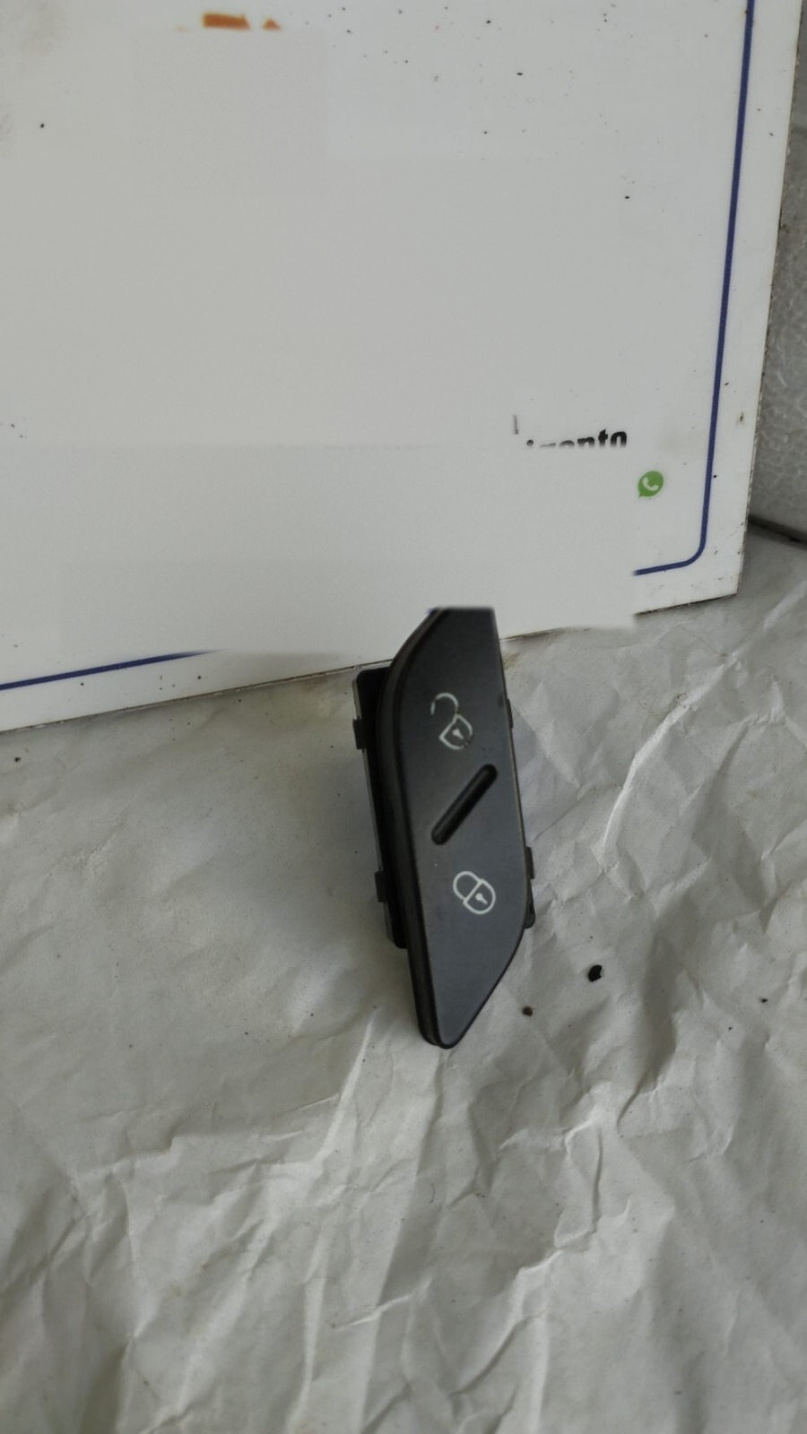 pulsante interruttore apertura chiusura blocco porte - Immagine 1 di 5