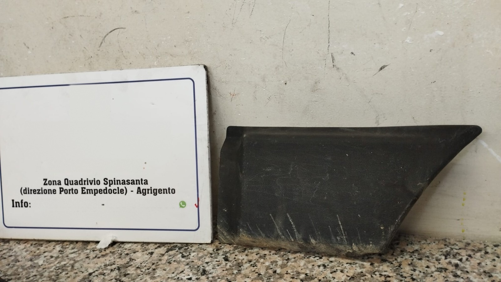 Modanatura parafango ant. Destro - Immagine 1 di 5