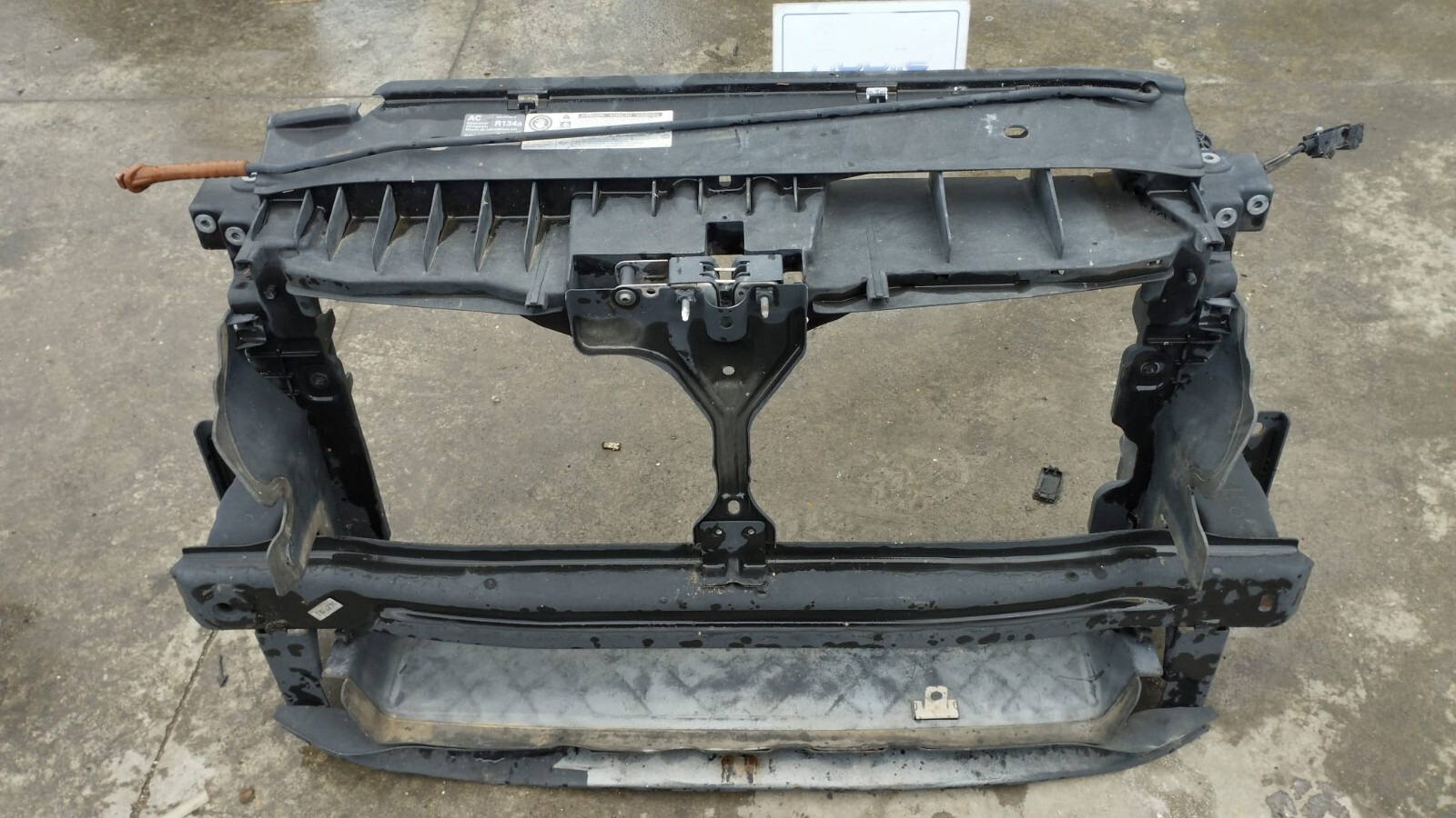 calandra traversa batticofano rivestimento anteriore - Immagine 1 di 8