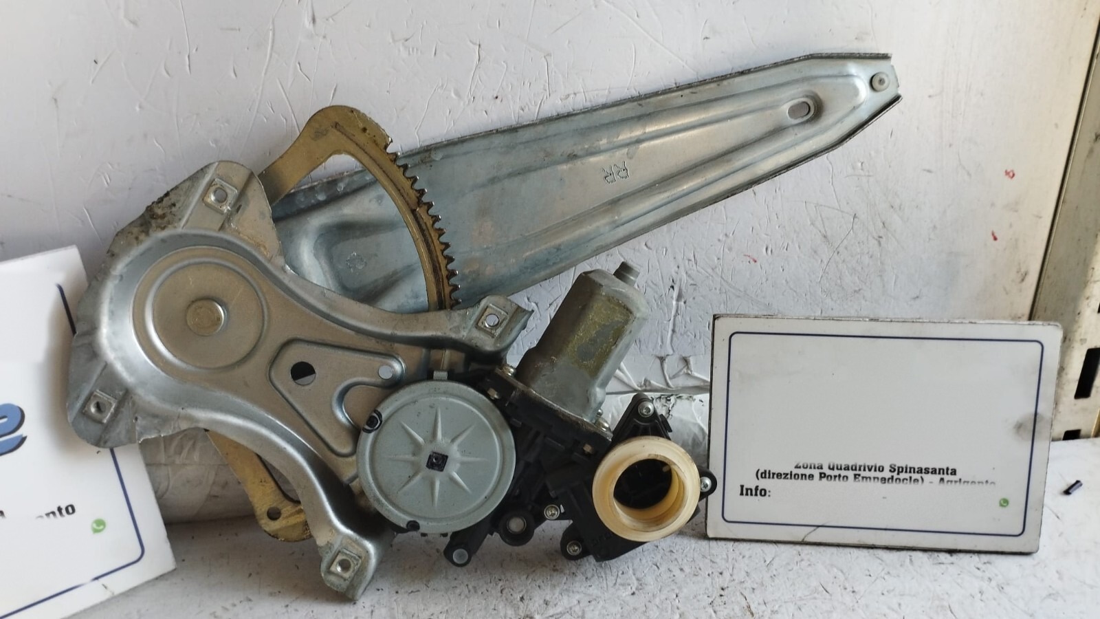 motorino alzacristallo posteriore destro - Immagine 1 di 9
