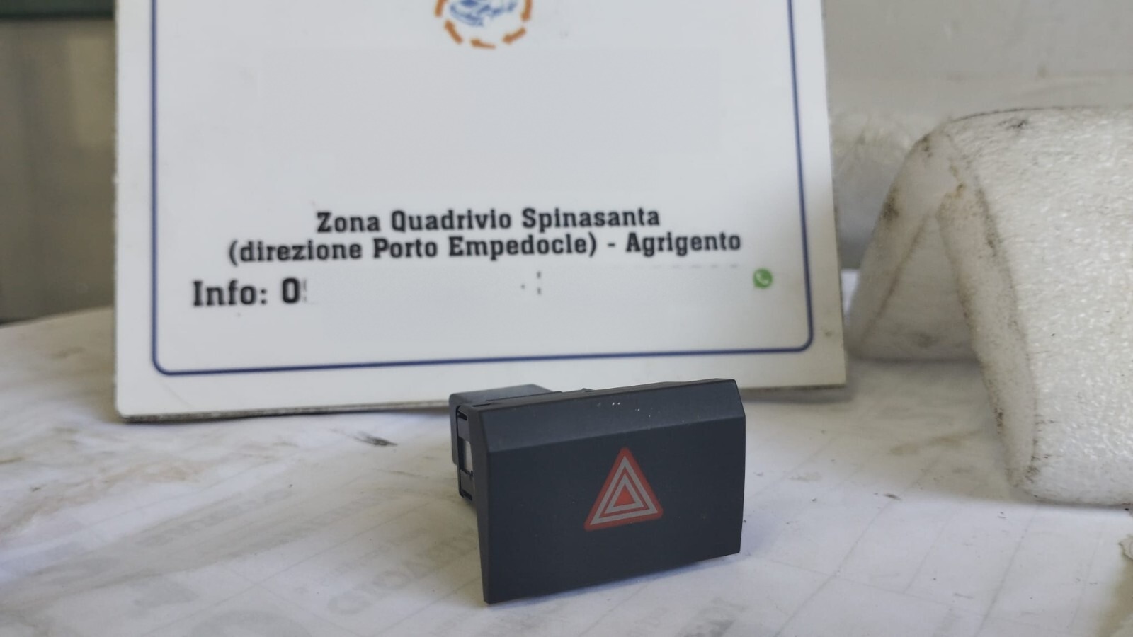 Interruttore luci emergenza - Immagine 1 di 5