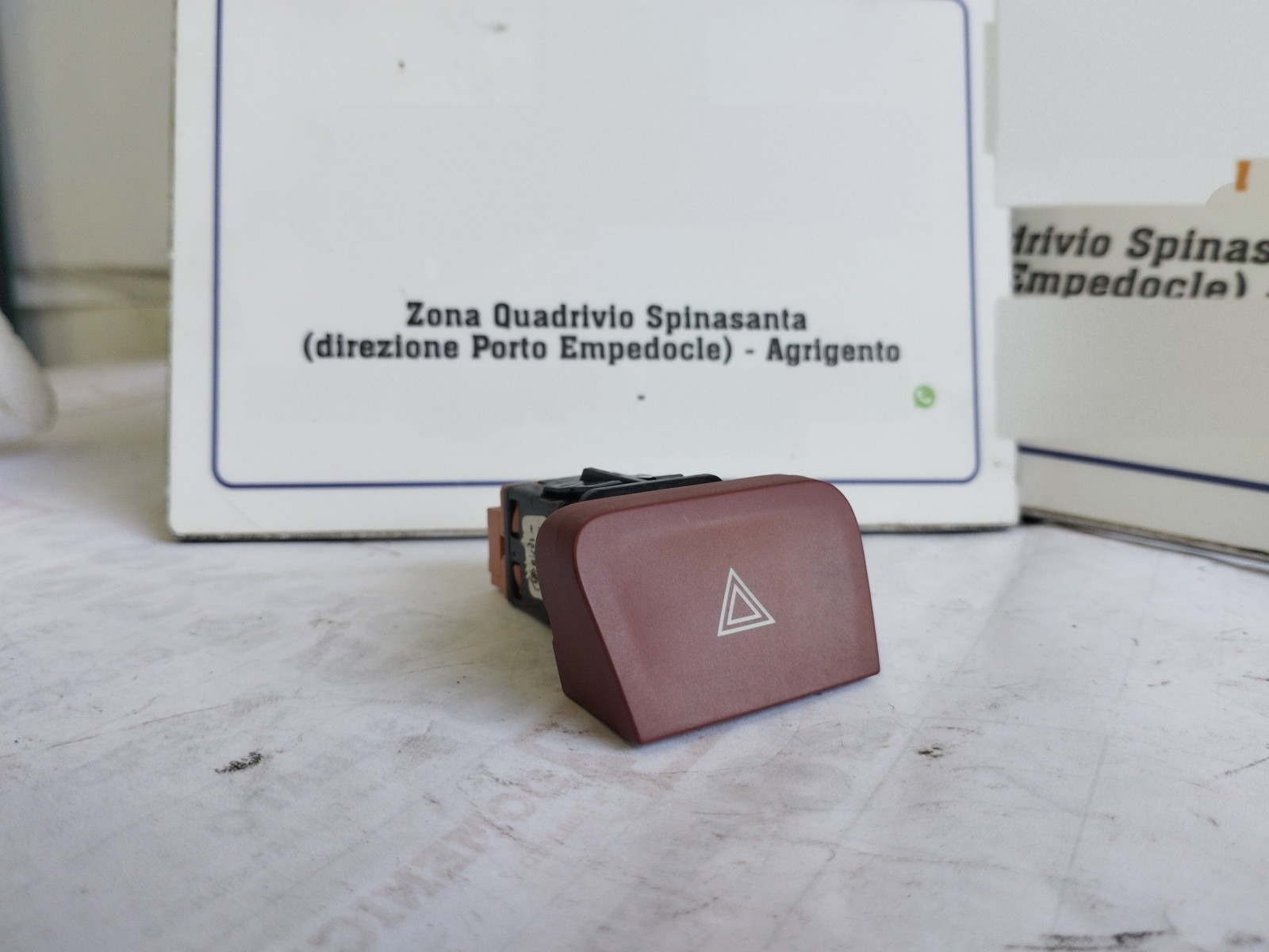 Interruttore luci emergenza - Immagine 1 di 7