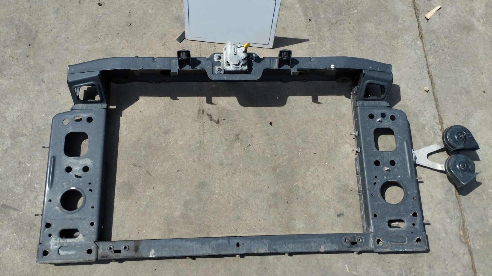 calandra batticofano rivestimento anteriore - Immagine 1 di 7