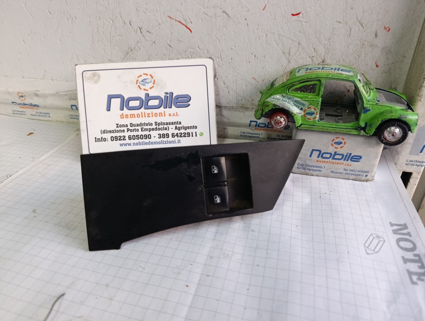 Interruttore Alzacristalli Porta Ant. Sinistro (Opel) 13305378 Usato