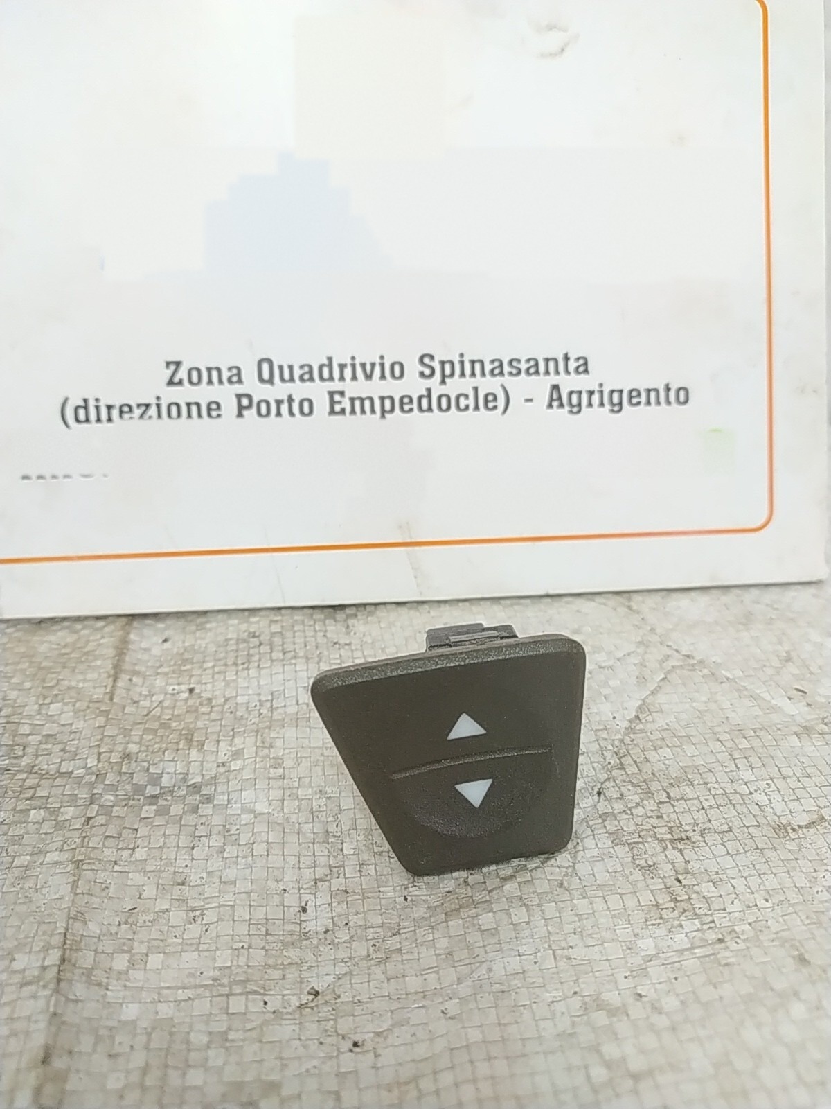 pulsante interruttore alzacristallo sinistro - Immagine 1 di 4