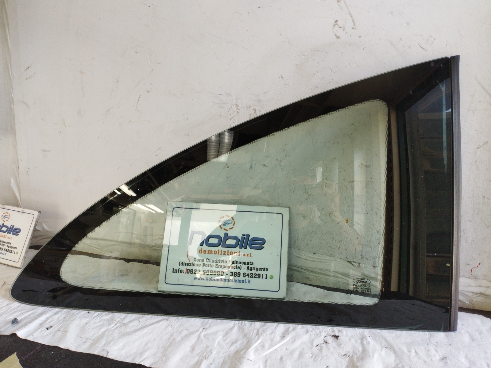 Fisso Porta Post. Destro (Ford) 682AS2M3232 Usato