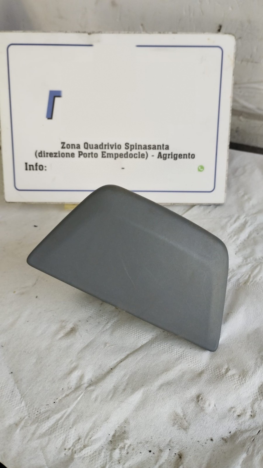Maniglia sportello portaoggetti cruscotto Destro - Immagine 1 di 6