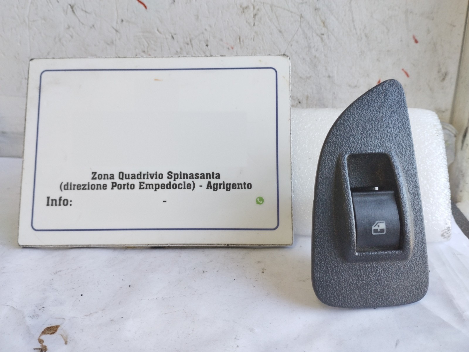 Interruttore alzacristalli porta post. Sinistro - Immagine 1 di 10