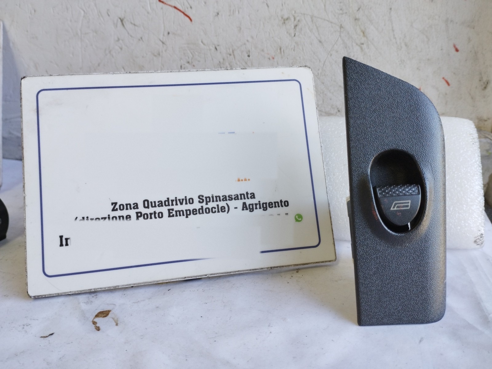 Interruttore alzacristalli porta post. Sinistro - Immagine 1 di 7