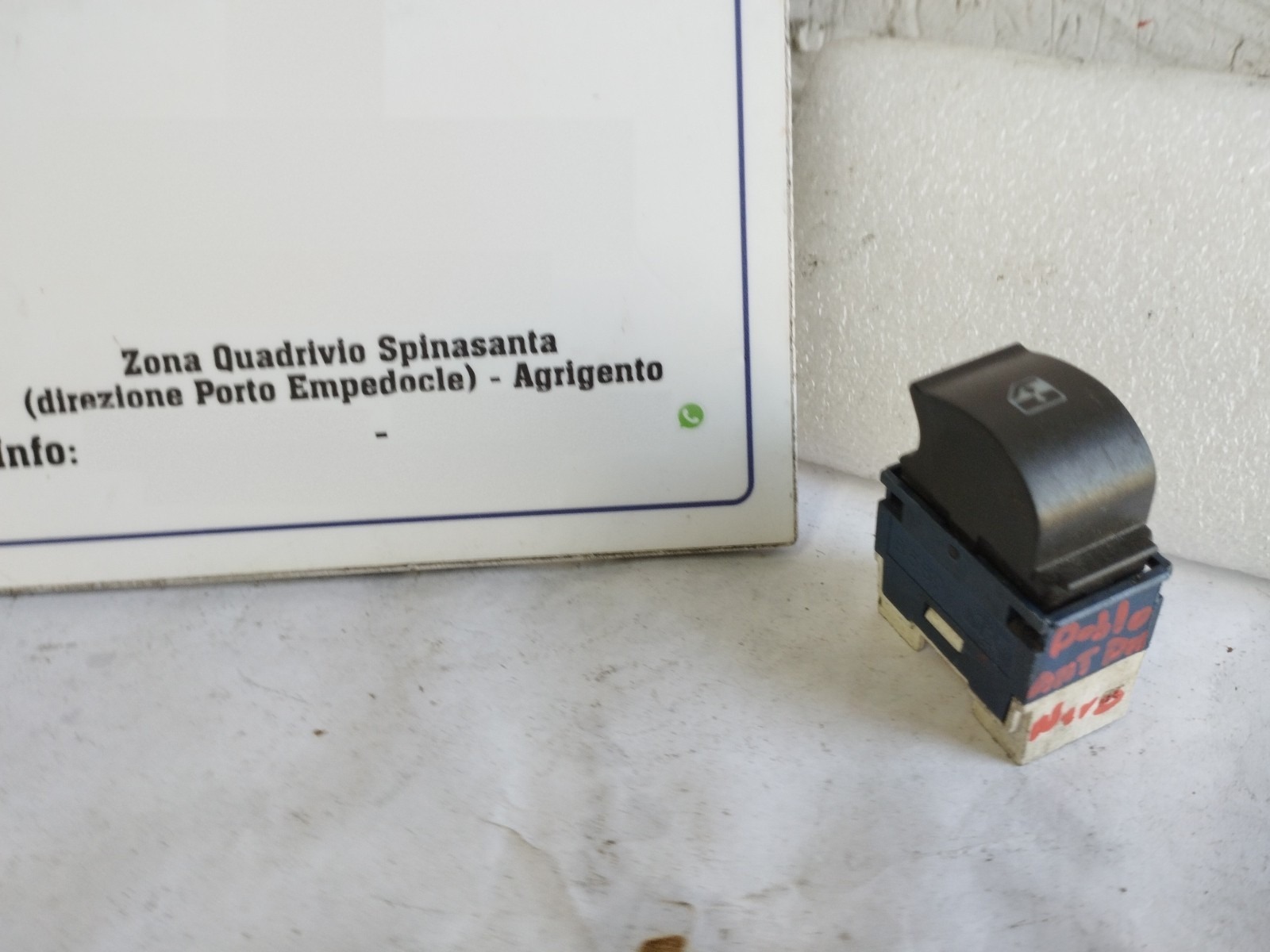 Interruttore Alzacristalli Porta Ant. Destro (Fiat) 735402417 Usato