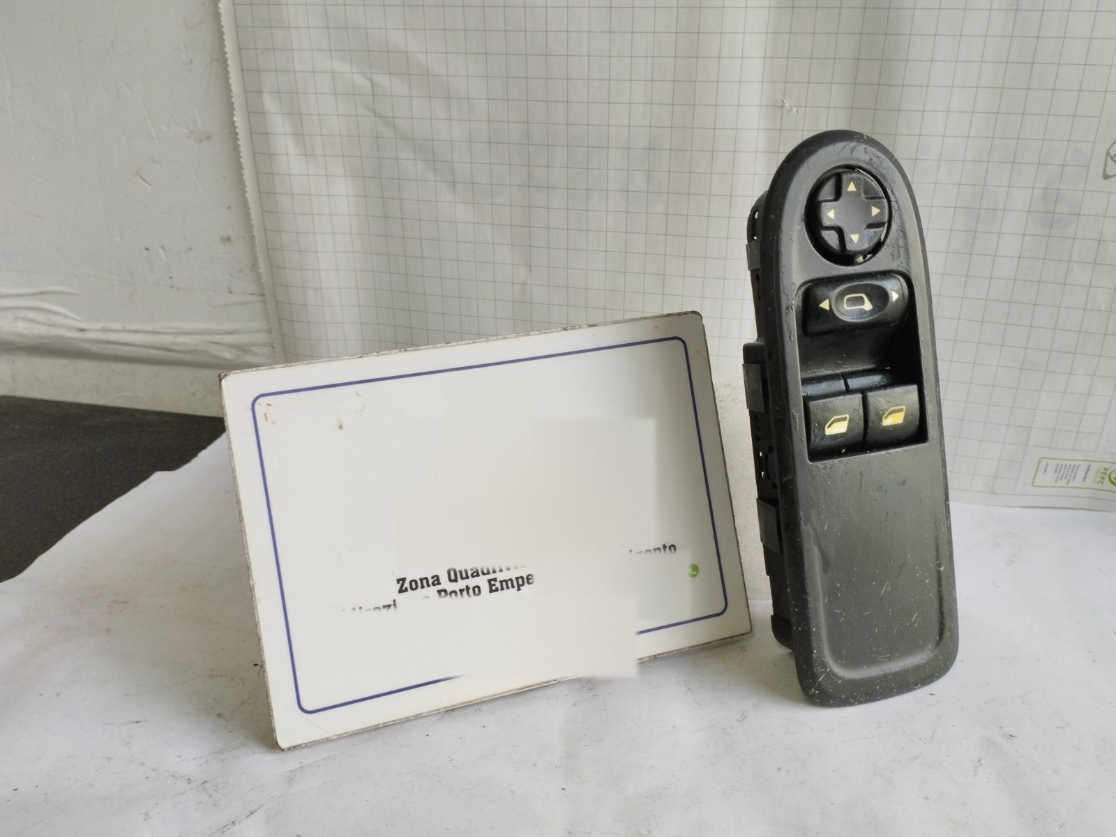 Interruttore Alzacristalli Porta Ant. Sinistro (Peugeot) 96565186XT Usato