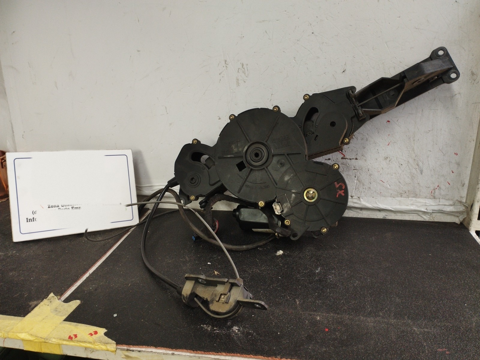 Motorino apertura porta lat. scorrevole Sinistro - Immagine 1 di 13