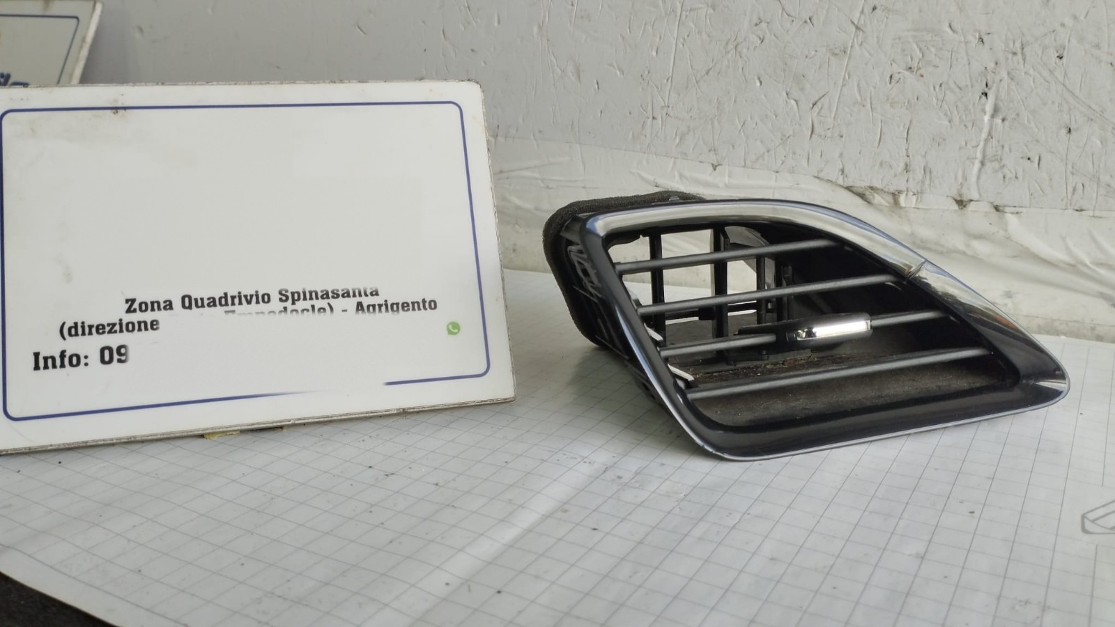 Bocchetta Aria Anteriore Sinistro Opel KARL (04/15>05/19<) Usato