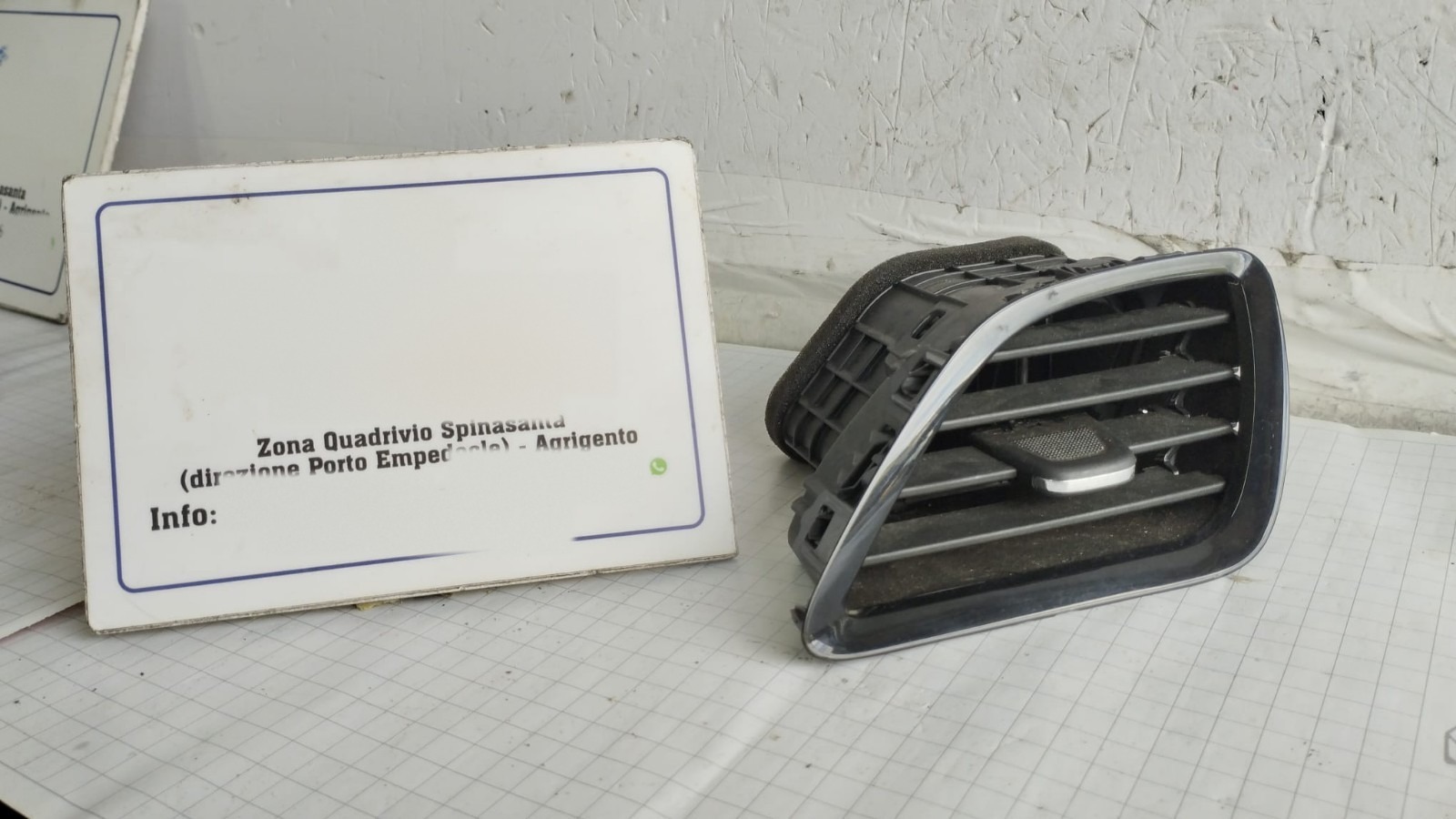 Bocchetta Aria Anteriore Destro Opel KARL (04/15>05/19<) Usato