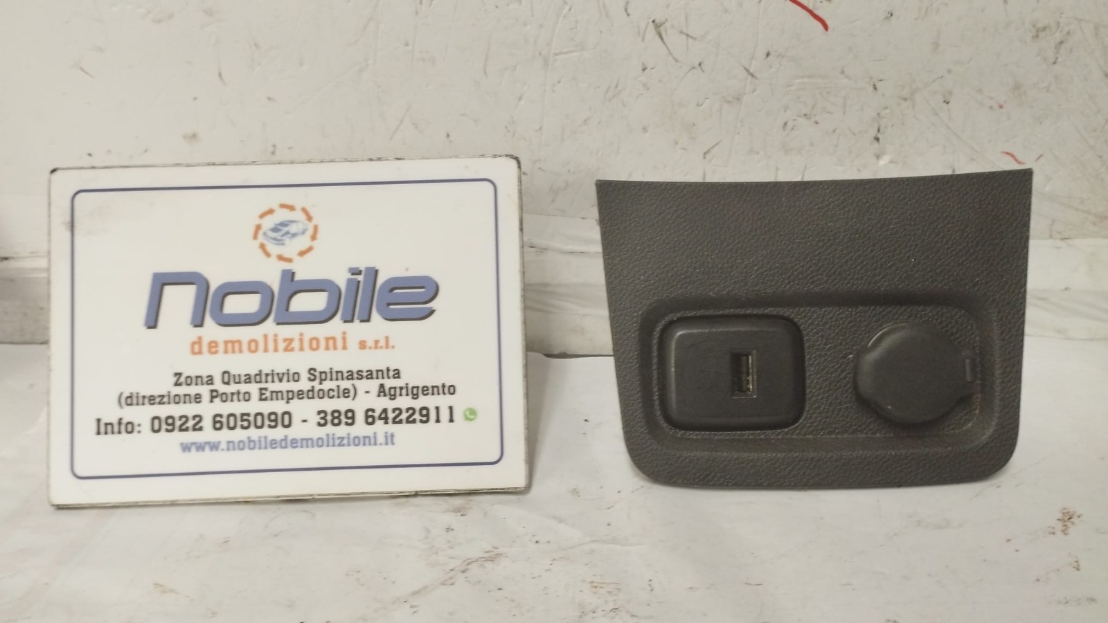 Presa Porta Usb Accendisigari (Opel) 13596807 Usato
