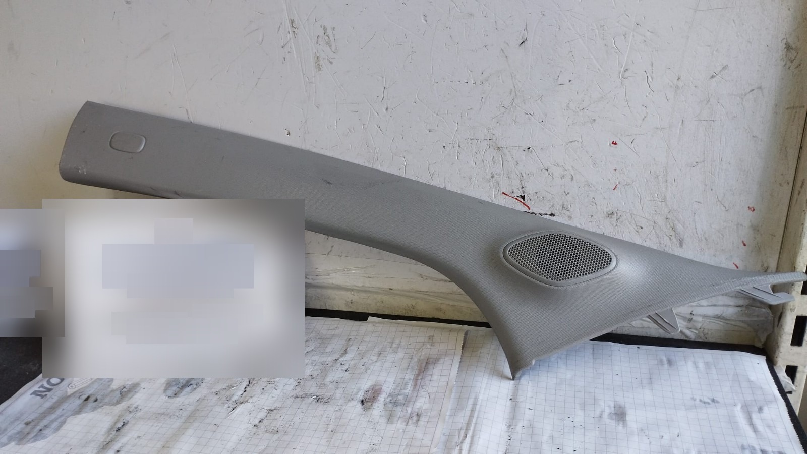 Rivestimento lat. parabrezza Sinistro - Immagine 1 di 10