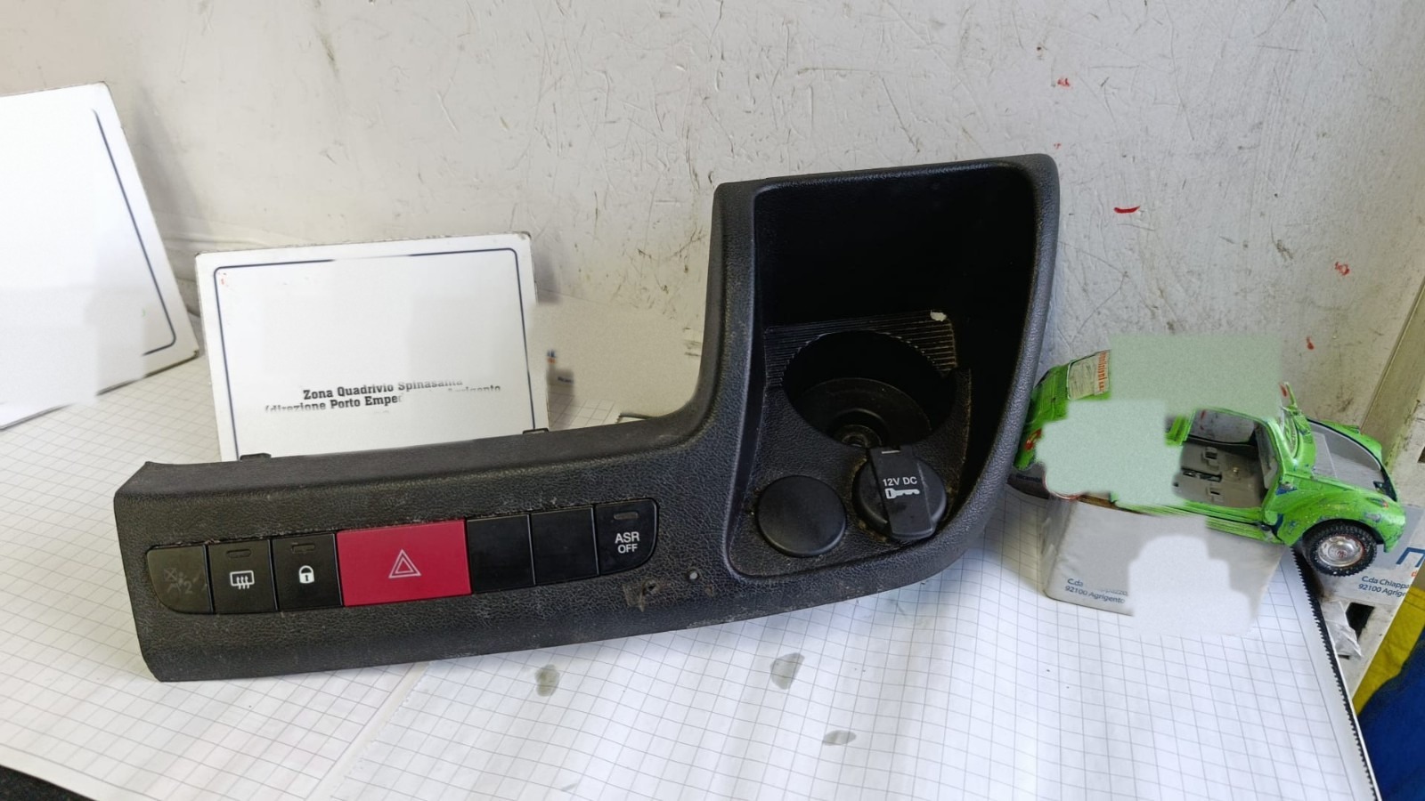 Interruttore Luci Emergenza (Fiat) 7355861490 Usato